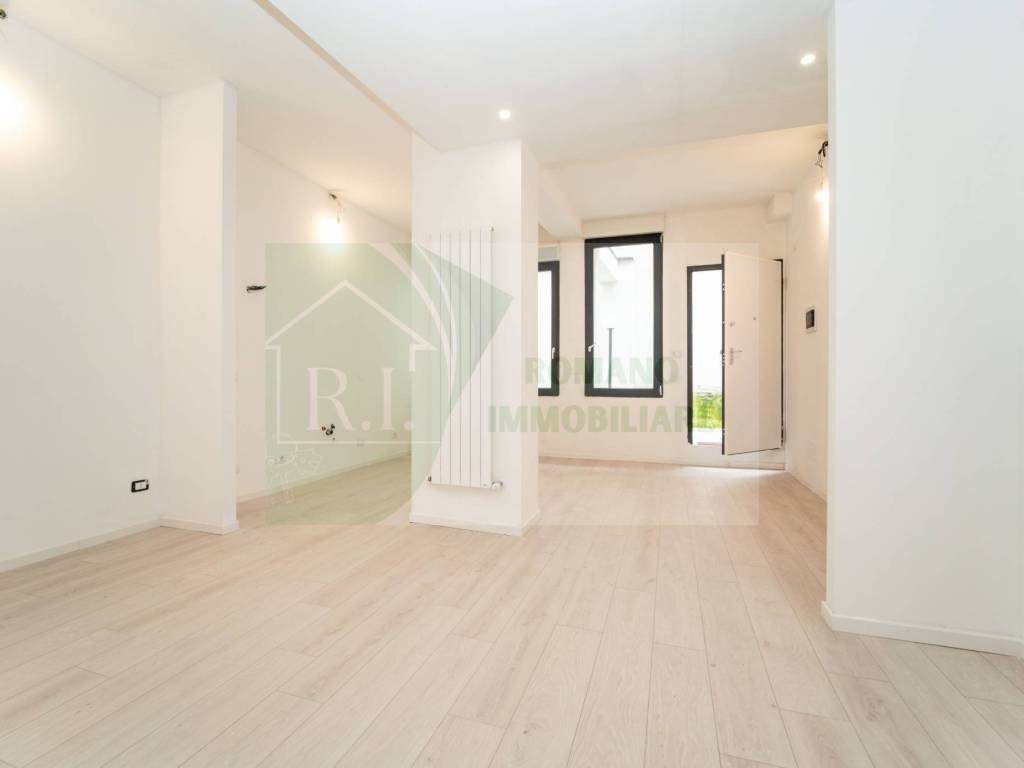 appartamento in vendita a Milano in zona Adriano