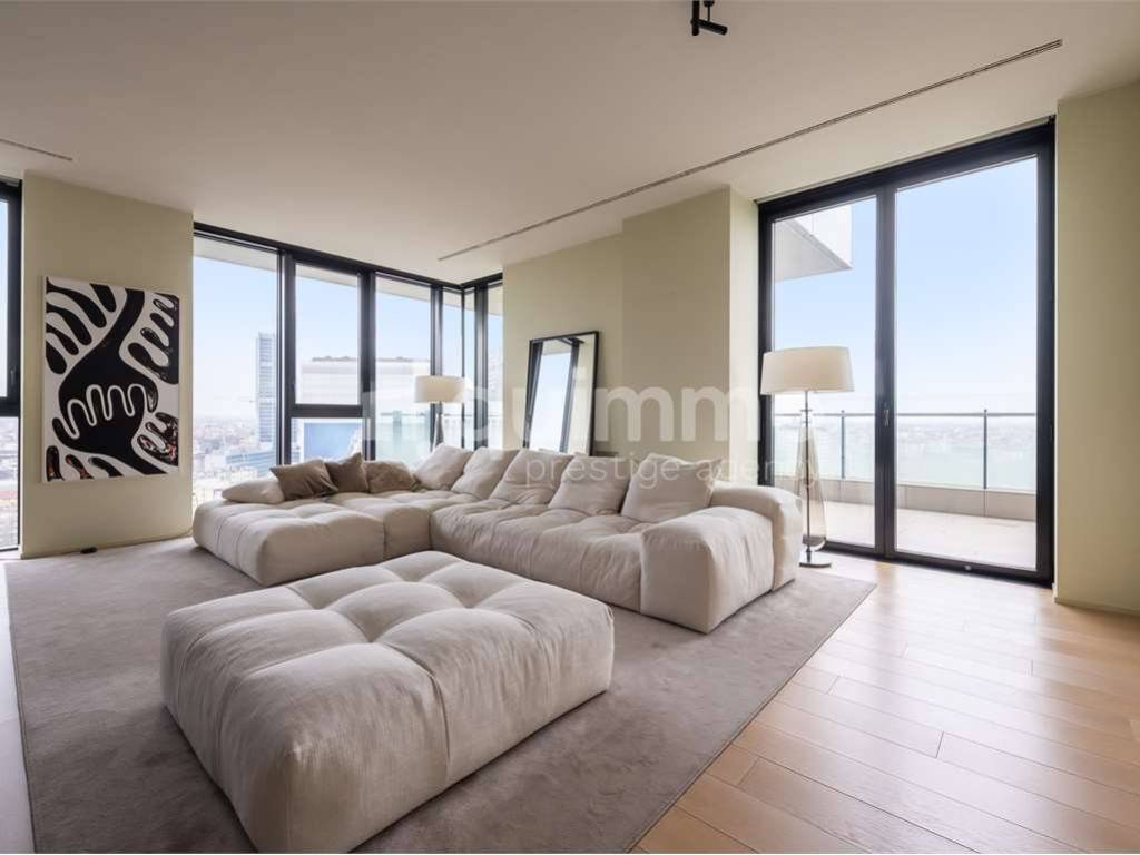 appartamento in vendita a Milano in zona Porta Nuova