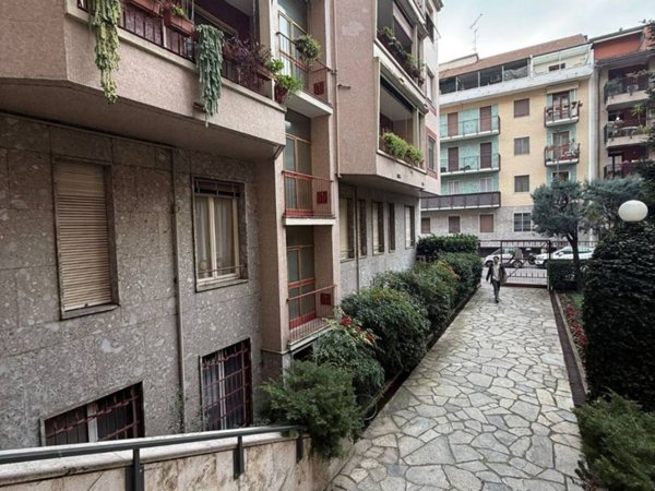 appartamento in vendita a Milano in zona Barona