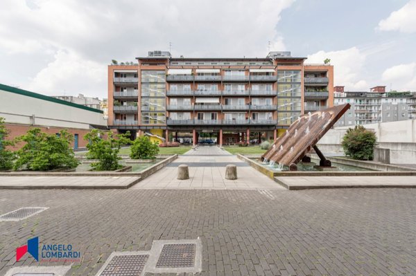 appartamento in vendita a Milano in zona Lorenteggio