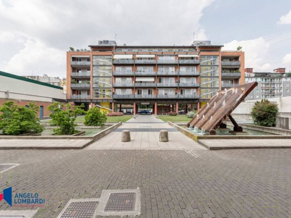 appartamento in vendita a Milano in zona Lorenteggio
