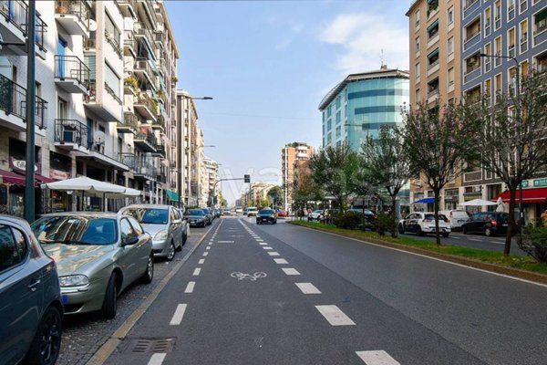 negozio in vendita a Milano in zona Turro