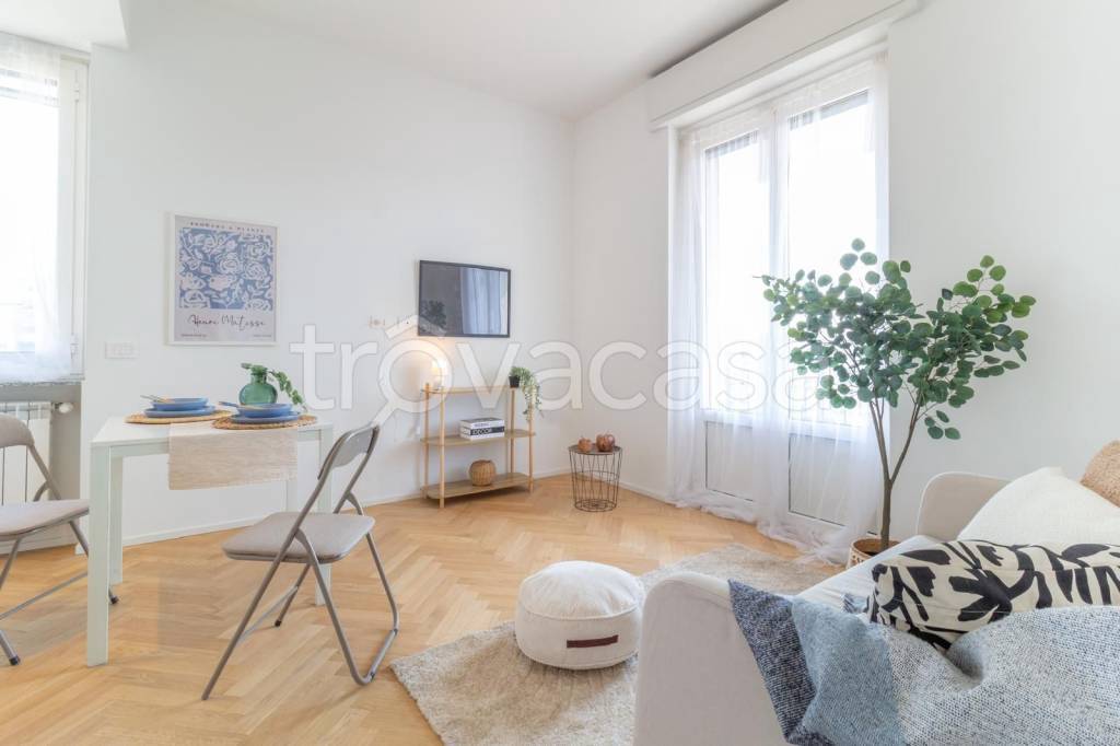 appartamento in vendita a Milano in zona Cascina dei Pomi