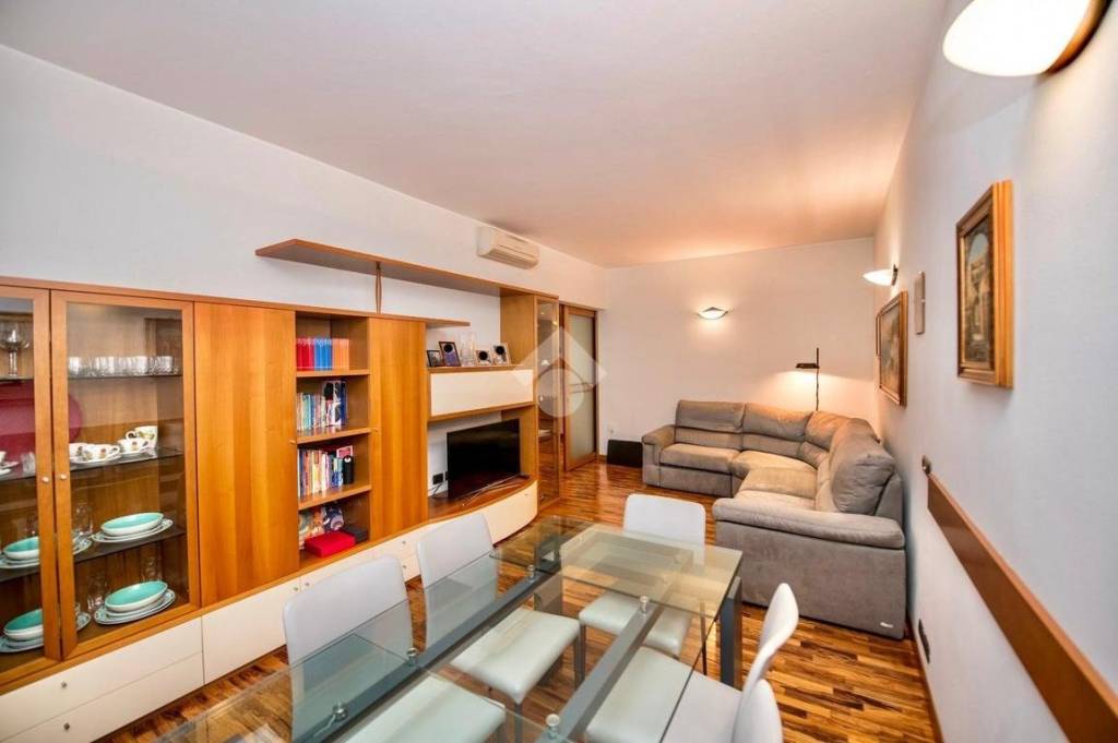 appartamento in vendita a Milano in zona Casoretto