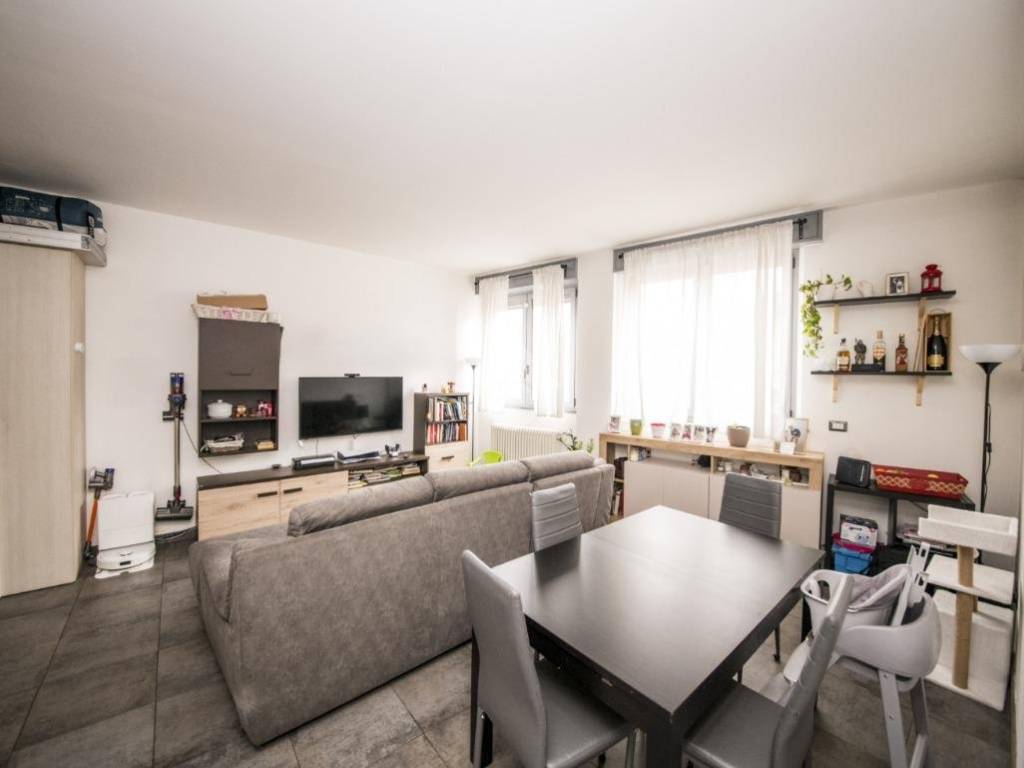 appartamento in vendita a Milano in zona Baggio