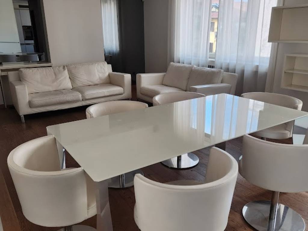 appartamento in vendita a Milano in zona Sempione