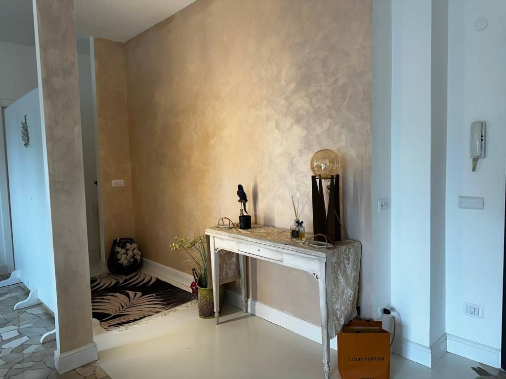 appartamento in vendita a Milano in zona Corvetto