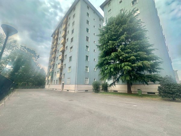 appartamento in vendita a Milano in zona Famagosta