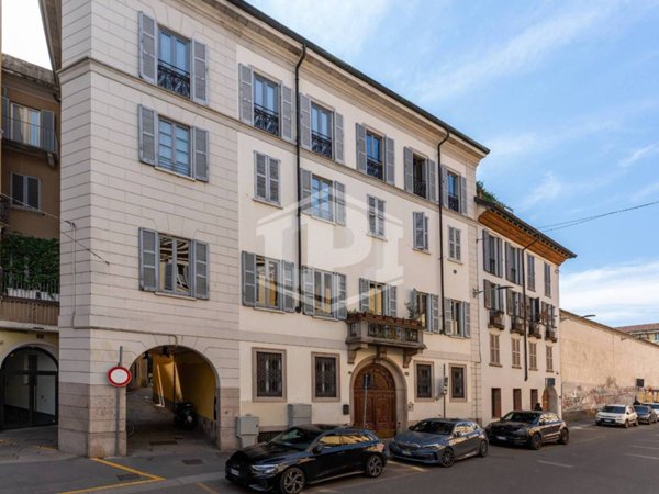 appartamento in vendita a Milano in zona Sant'Ambrogio
