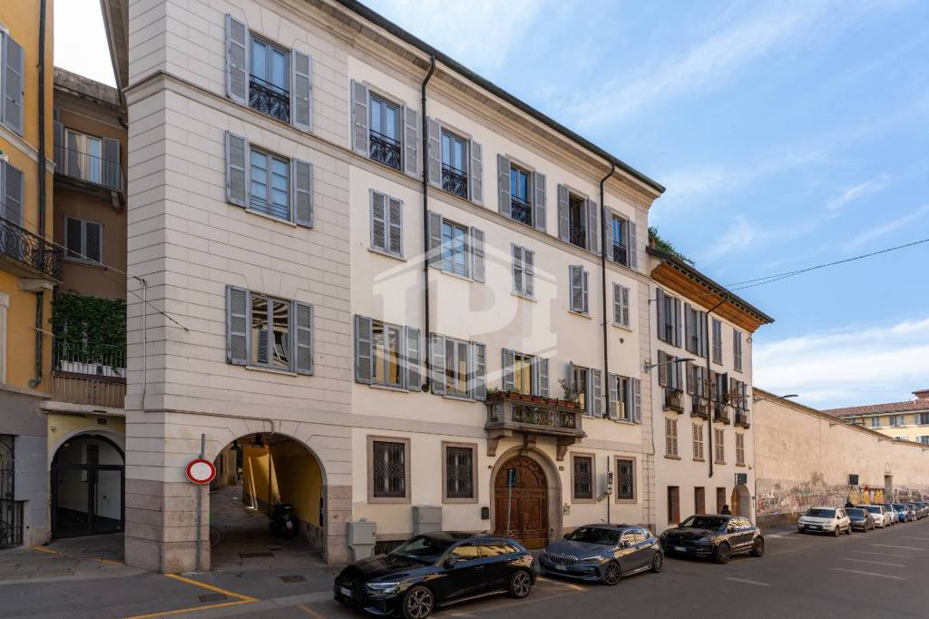 appartamento in vendita a Milano in zona Sant'Ambrogio