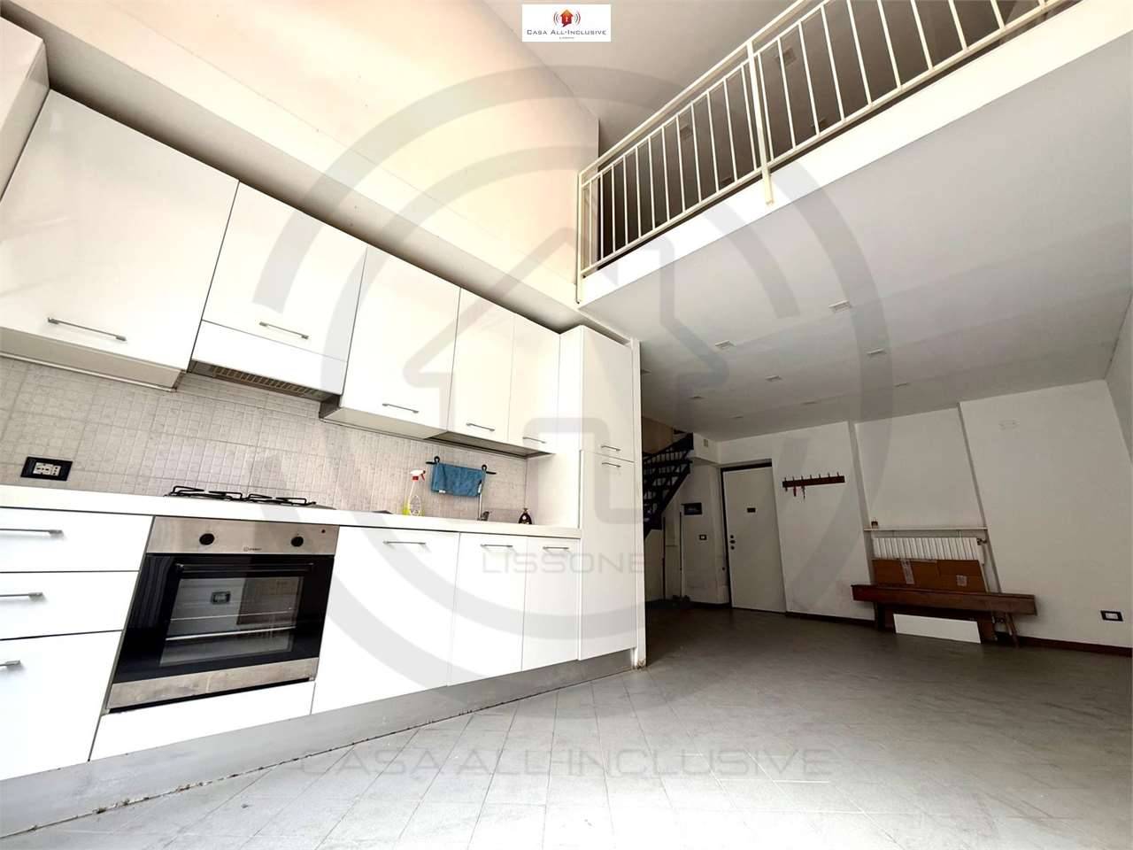 appartamento in vendita a Milano in zona Corsica