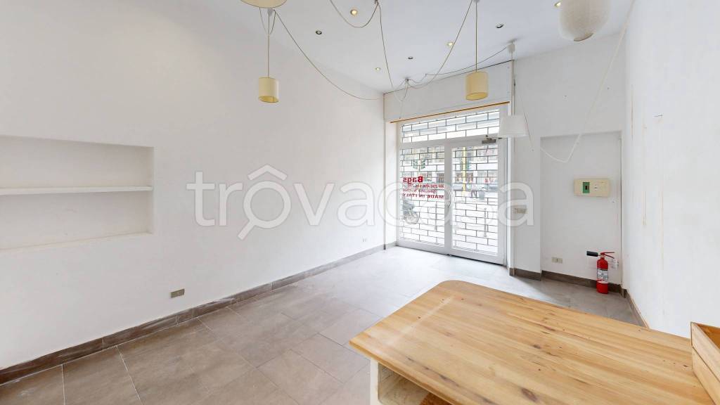 negozio in vendita a Milano in zona Rembrandt