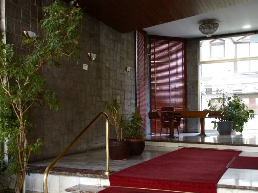 appartamento in vendita a Milano in zona Guastalla