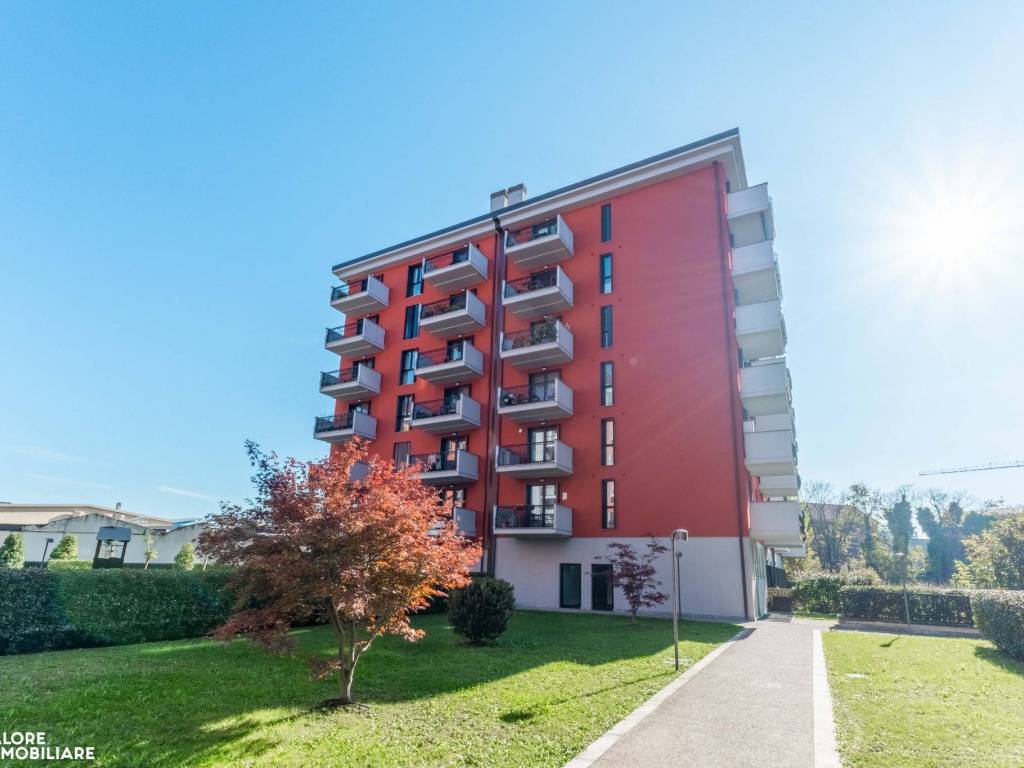appartamento in vendita a Milano in zona Piazzale Lodi