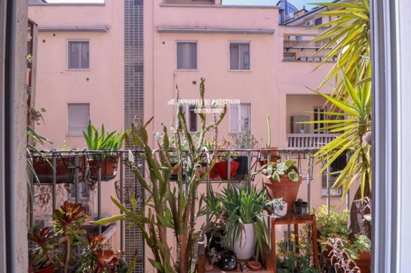 appartamento in vendita a Milano in zona Guastalla