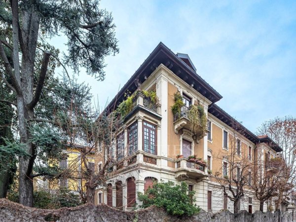 appartamento in vendita a Milano in zona Bullona