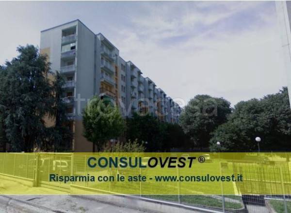 appartamento in vendita a Milano in zona Quarto Oggiaro