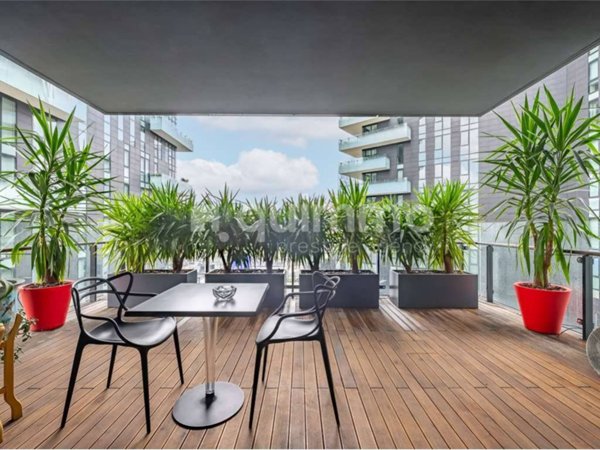 appartamento in vendita a Milano in zona Porta Nuova
