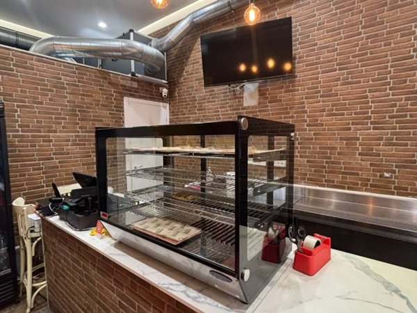 negozio in vendita a Milano in zona Isola