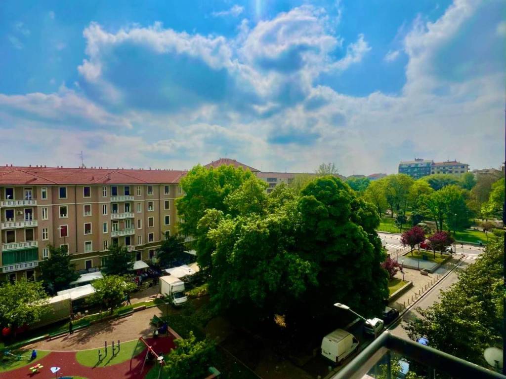 appartamento in vendita a Milano in zona Piazzale Lodi