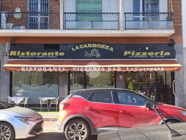 negozio in vendita a Milano in zona Barona