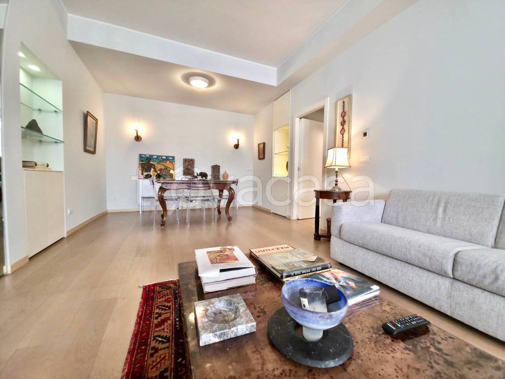 appartamento in vendita a Milano in zona Sant'Ambrogio