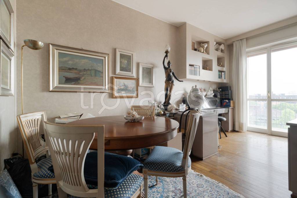 appartamento in vendita a Milano in zona Vigentino