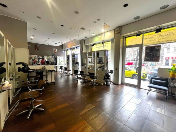 negozio in vendita a Milano in zona Città Studi