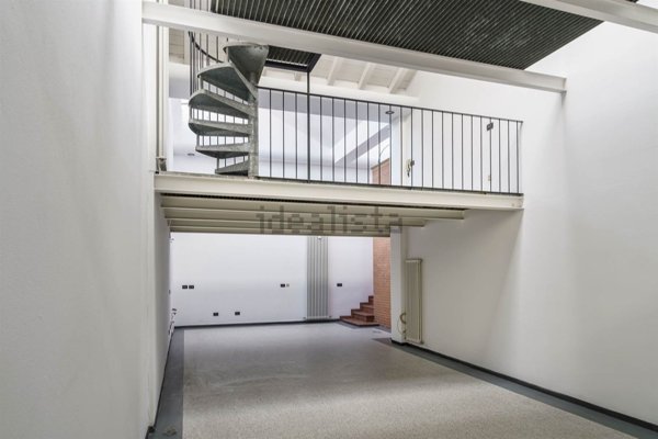 ufficio in vendita a Milano in zona Bocconi