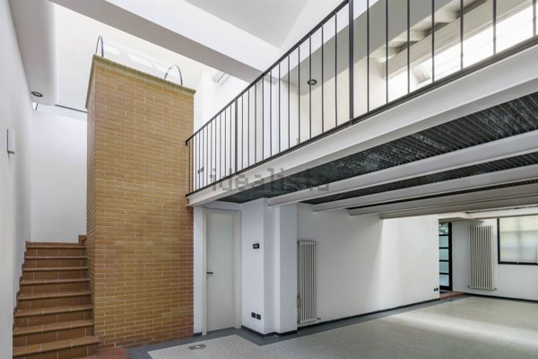 ufficio in vendita a Milano in zona Bocconi