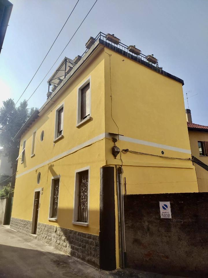 appartamento in vendita a Milano in zona Baggio