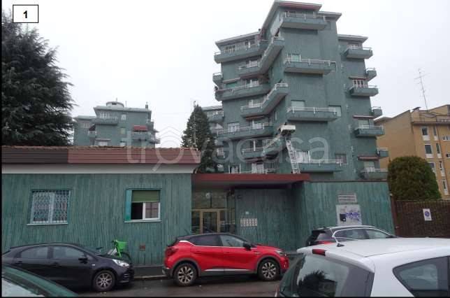 appartamento in vendita a Milano in zona Restocco Maroni