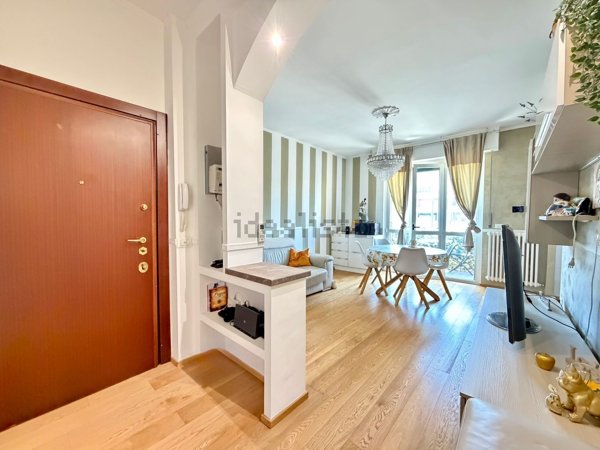 appartamento in vendita a Milano in zona Lorenteggio