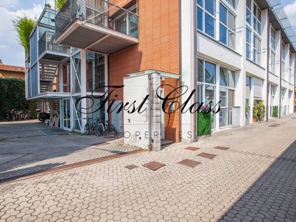 appartamento in vendita a Milano in zona Barona