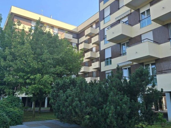 appartamento in vendita a Milano in zona Baggio