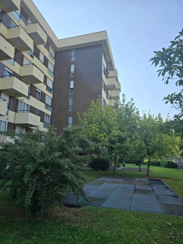 appartamento in vendita a Milano in zona Baggio