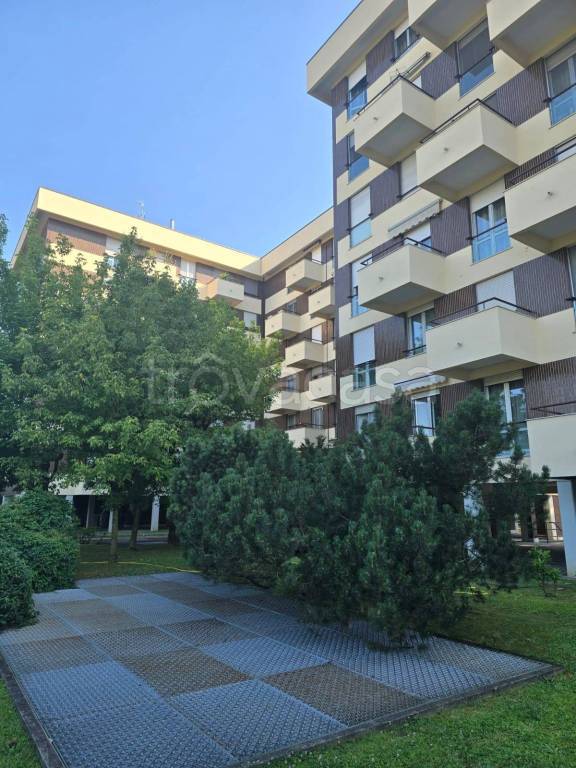 appartamento in vendita a Milano in zona Baggio
