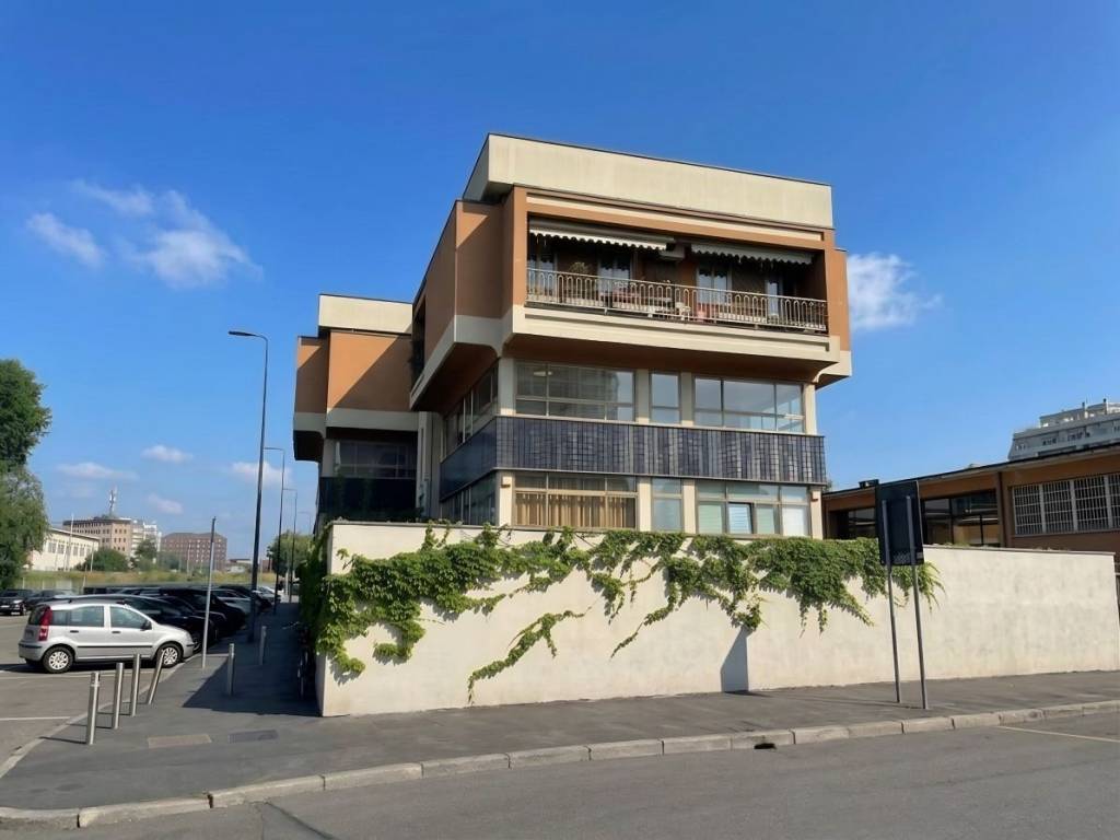 appartamento in vendita a Milano in zona Barona