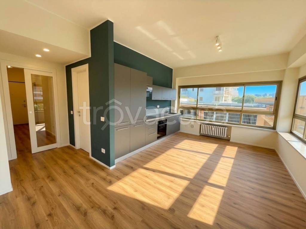 appartamento in vendita a Milano in zona Famagosta