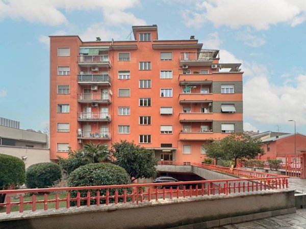 appartamento in vendita a Milano in zona Adriano