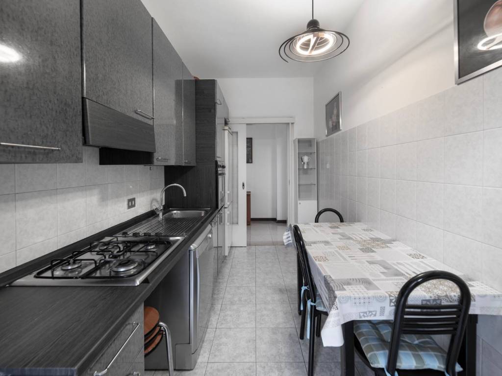 appartamento in vendita a Milano in zona Adriano