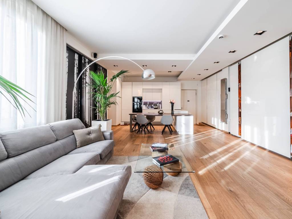 appartamento in vendita a Milano in zona Porta Nuova