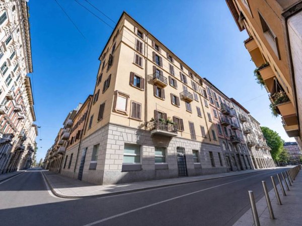 appartamento in vendita a Milano in zona Porta Genova