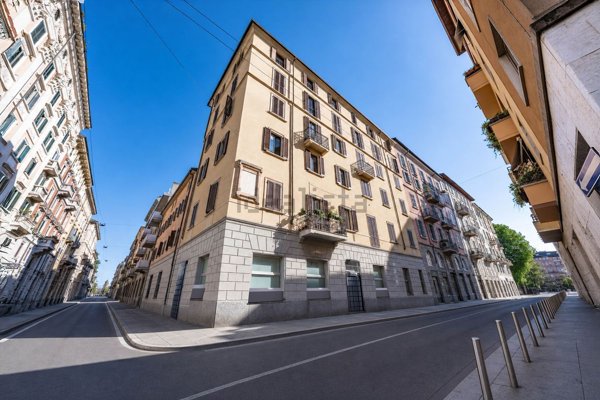 appartamento in vendita a Milano in zona Porta Genova