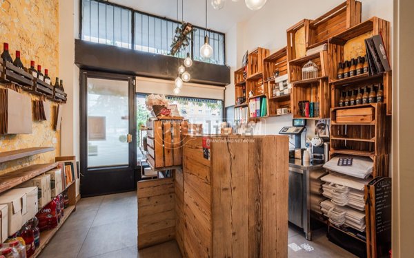 locale commerciale in vendita a Milano