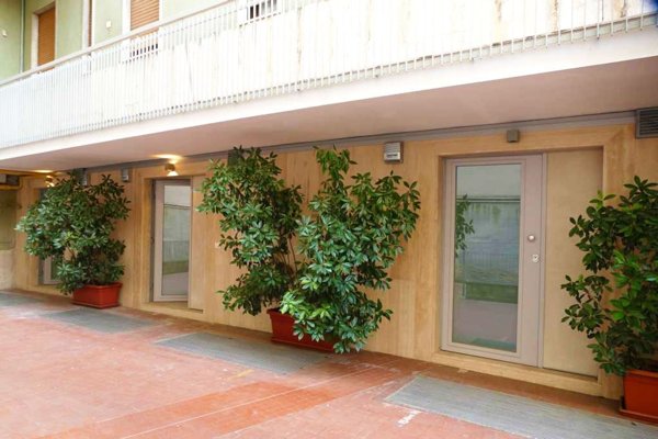 ufficio in vendita a Milano in zona Porta Genova
