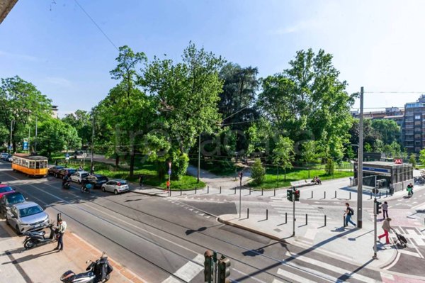appartamento in vendita a Milano in zona Parco Solari