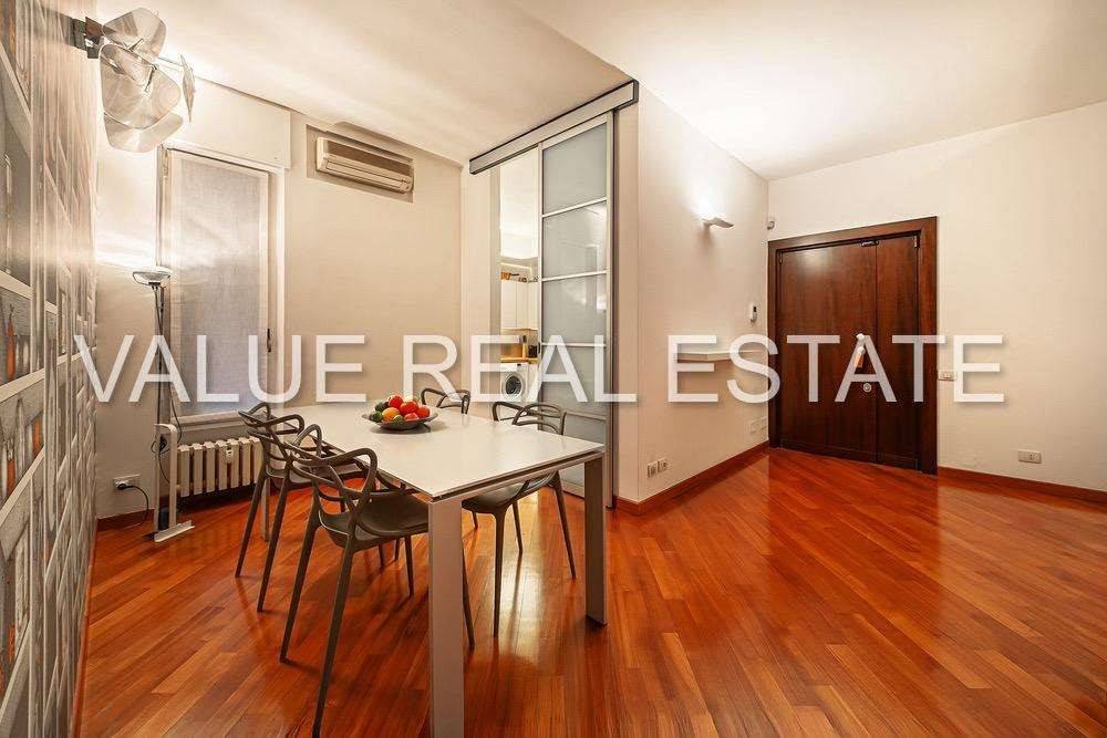 appartamento in vendita a Milano in zona Bullona