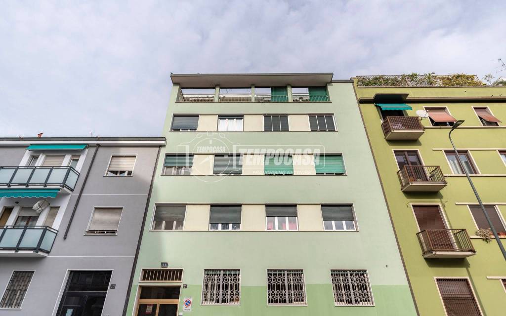negozio in vendita a Milano in zona San Cristoforo