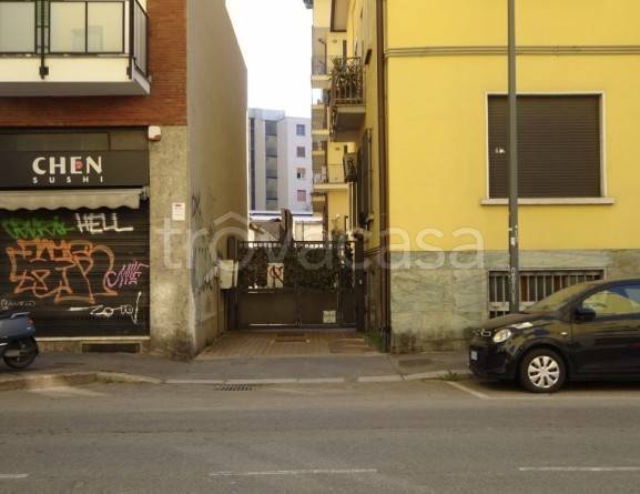 ufficio in vendita a Milano in zona Barona